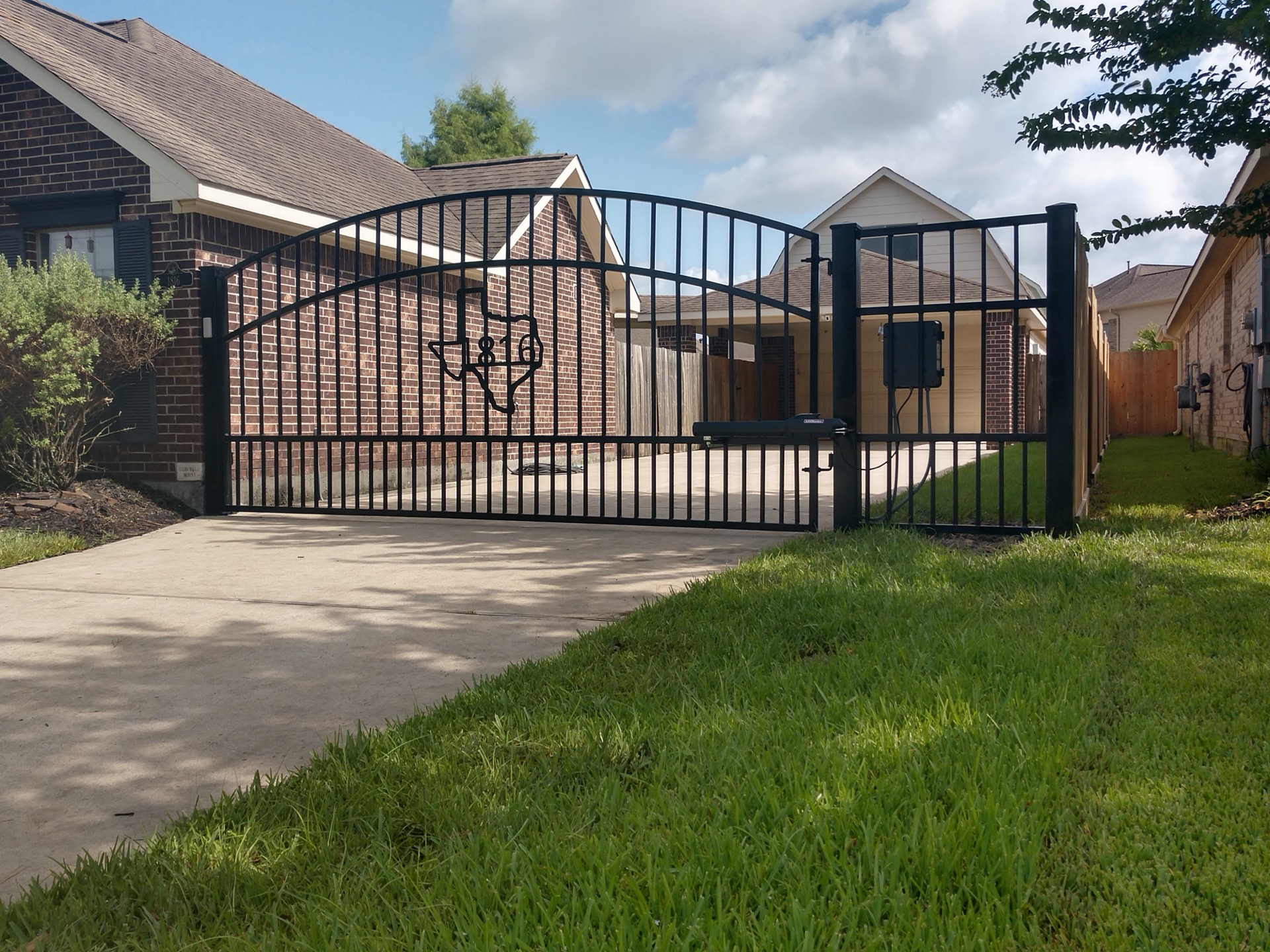 Custom driveway gate with Texas outline design
