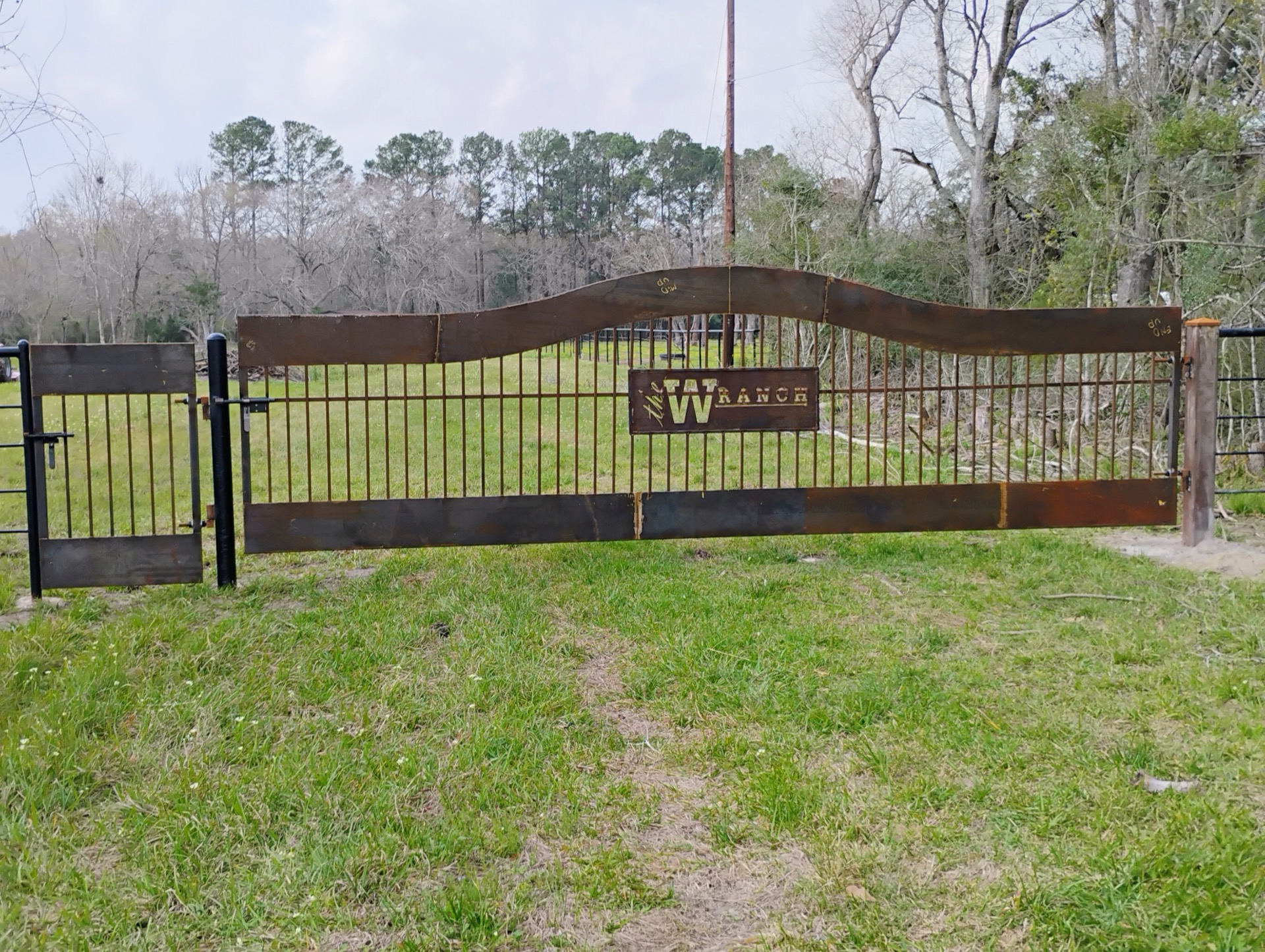Custom ranch gate front view